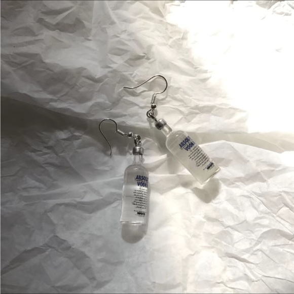 💖3/$15💖 Absolut Vodka Unique Earrings - Picture 3 of 5